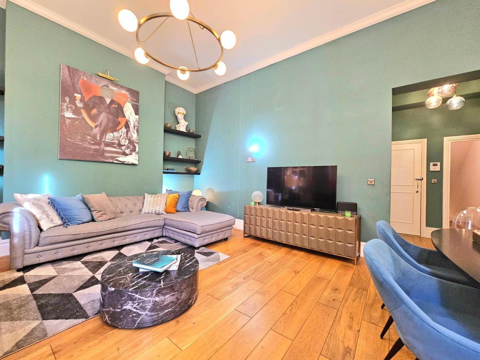 Stunning Hyde Park Home, Ground Floor Maisonette, Duplex, Near Tube Metro Stations London