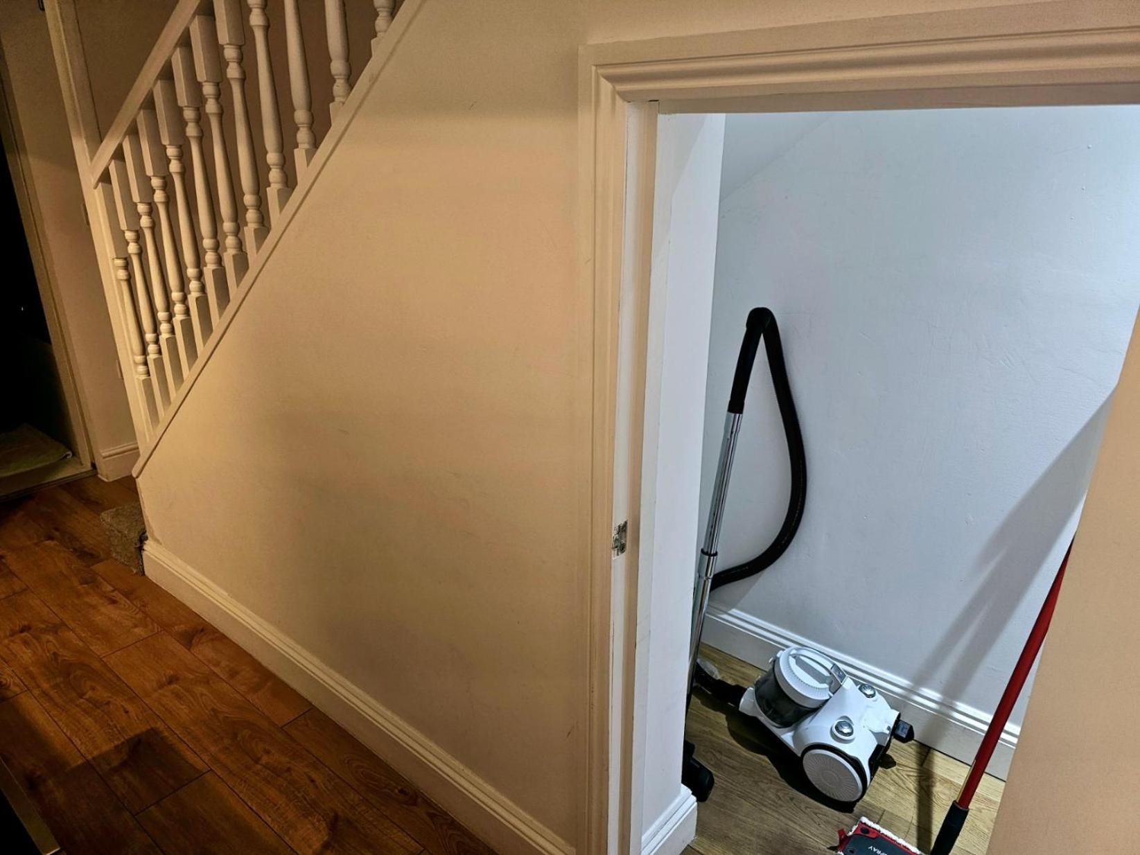 Stunning Hyde Park Home, Ground Floor Maisonette, Duplex, Near Tube Metro Stations Apartment *