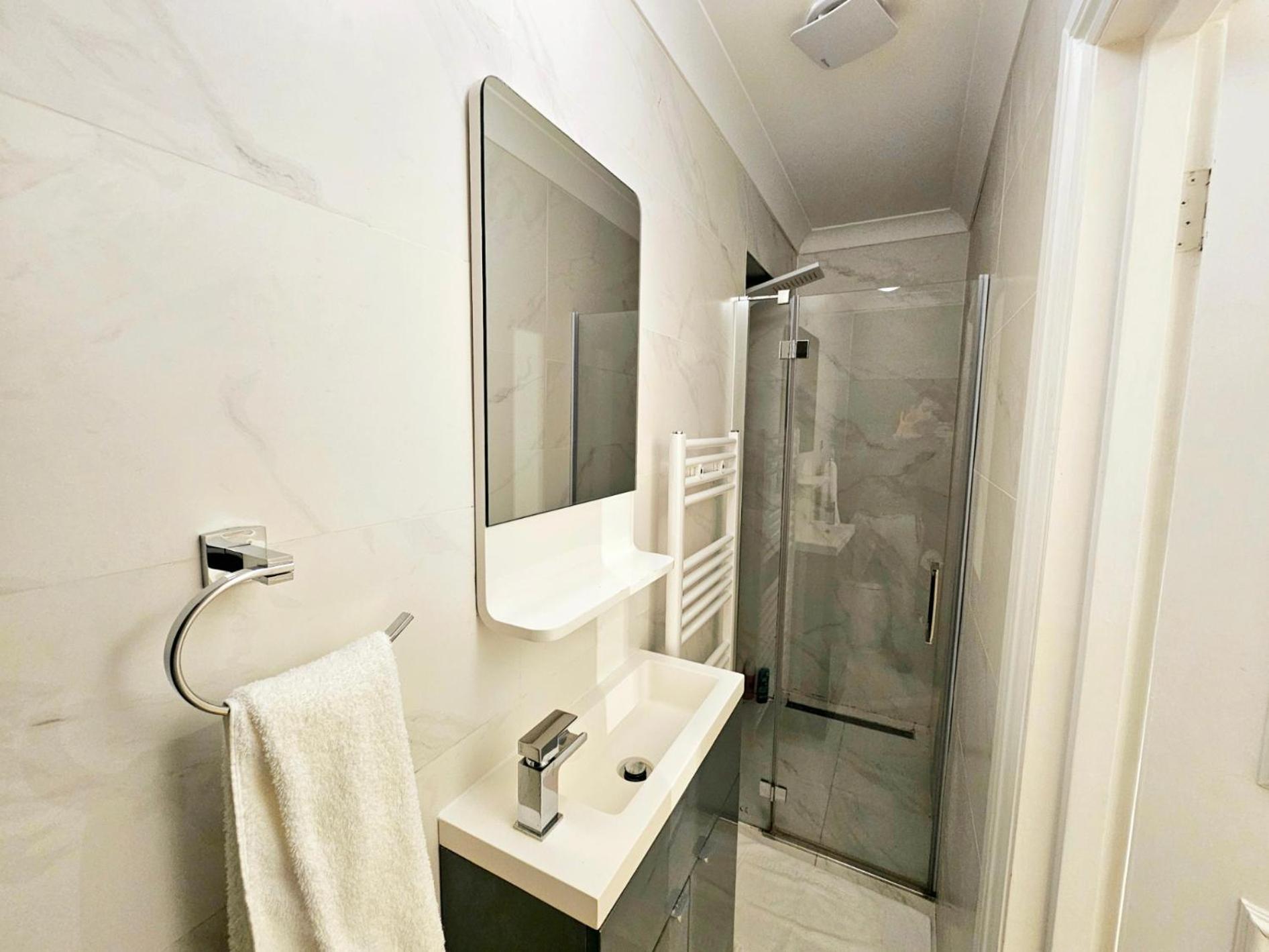 Stunning Hyde Park Home, Ground Floor Maisonette, Duplex, Near Tube Metro Stations London