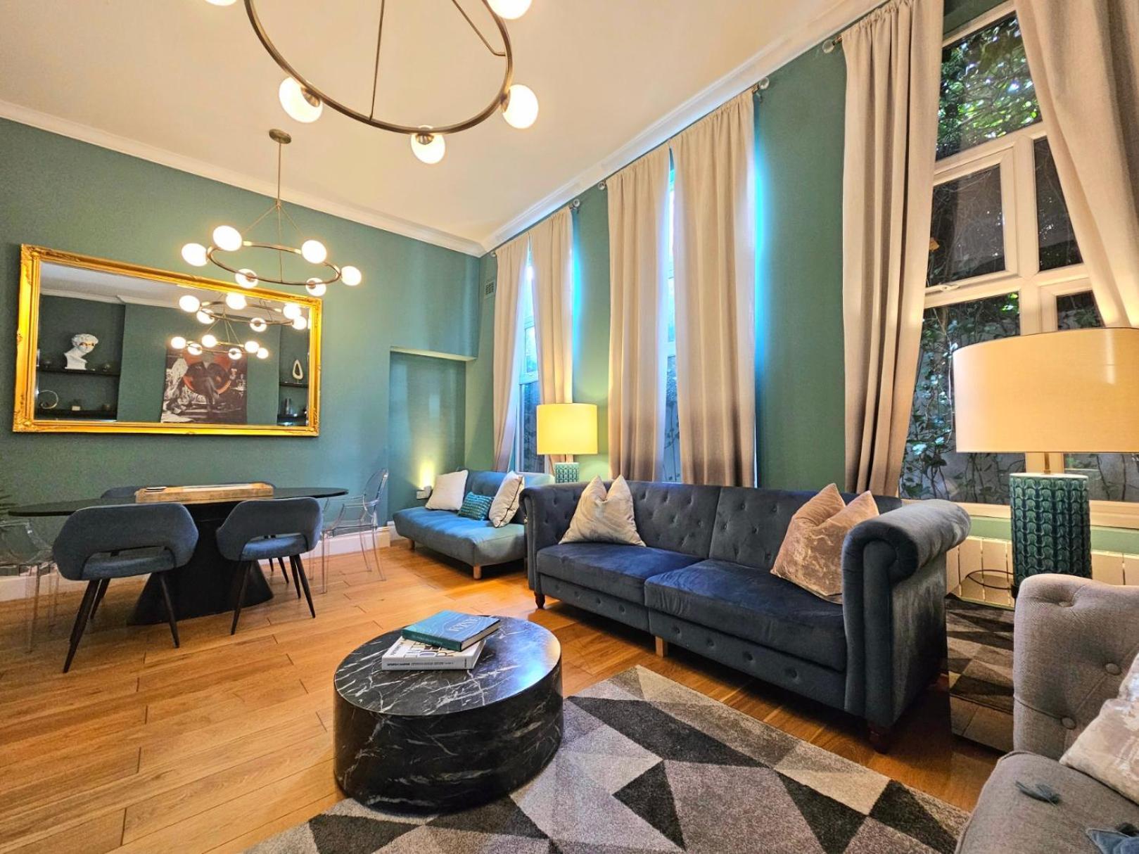 Stunning Hyde Park Home, Ground Floor Maisonette, Duplex, Near Tube Metro Stations Apartment