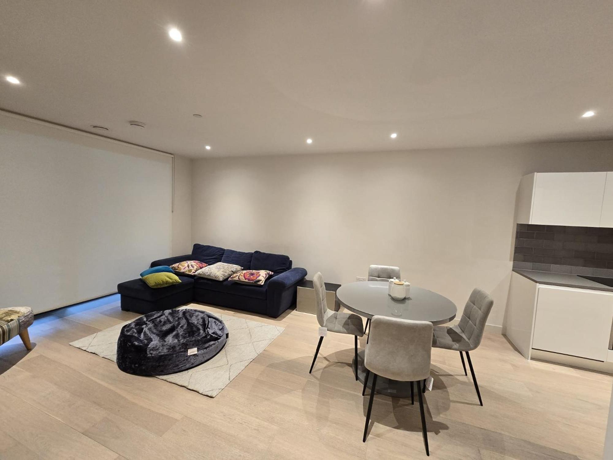 Luxe 2 Bedroom And Sofa Bed - Up To 6 Guests London