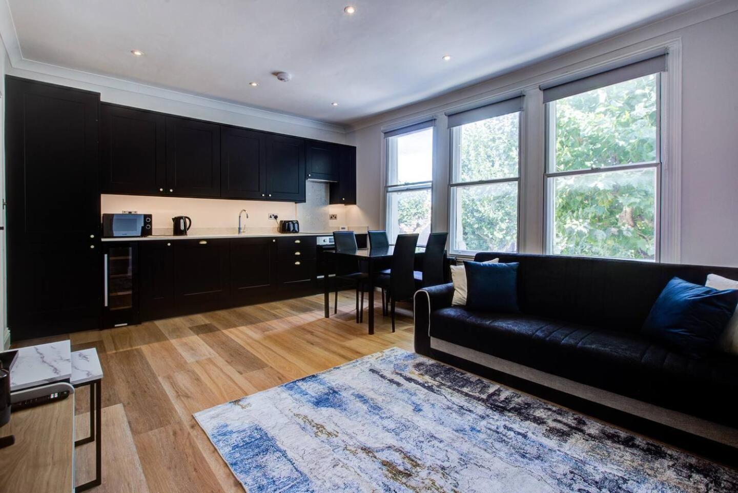 2 Bedrooms - Luxury Living - Fulham Apartment