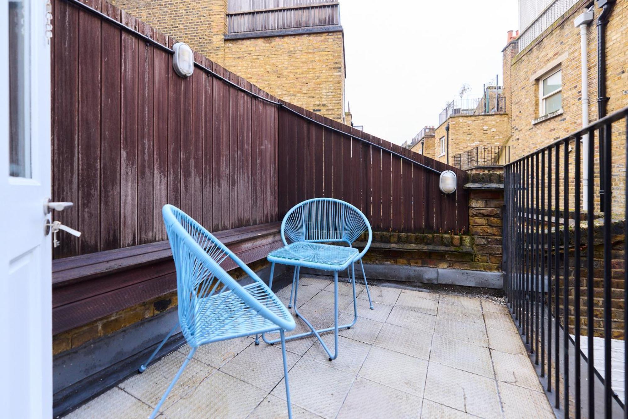 The Chelsea Nest - Stylish 2bdr With Balcony Apartment London