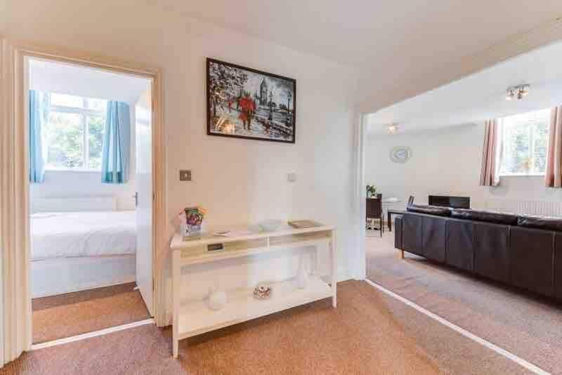 2 Bed - Westfield - * London