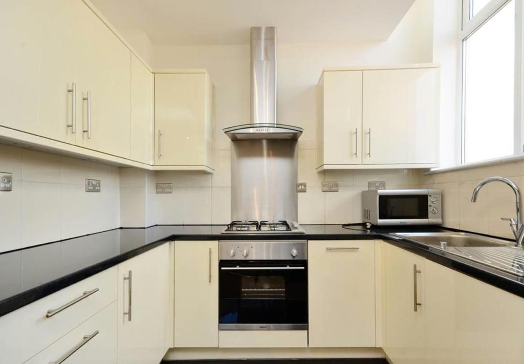 2 Bed - Westfield - Apartment London