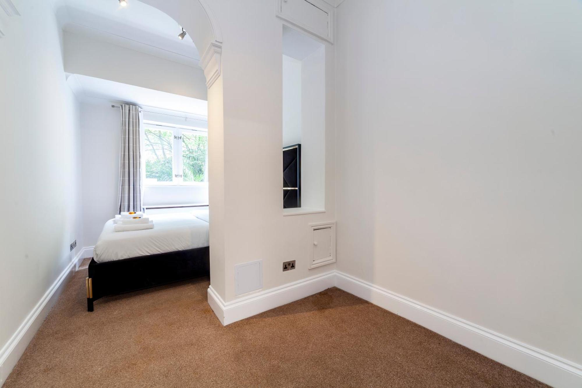 Captivating 3br Flat, 5 Min To Hyde Park Appartement Londen