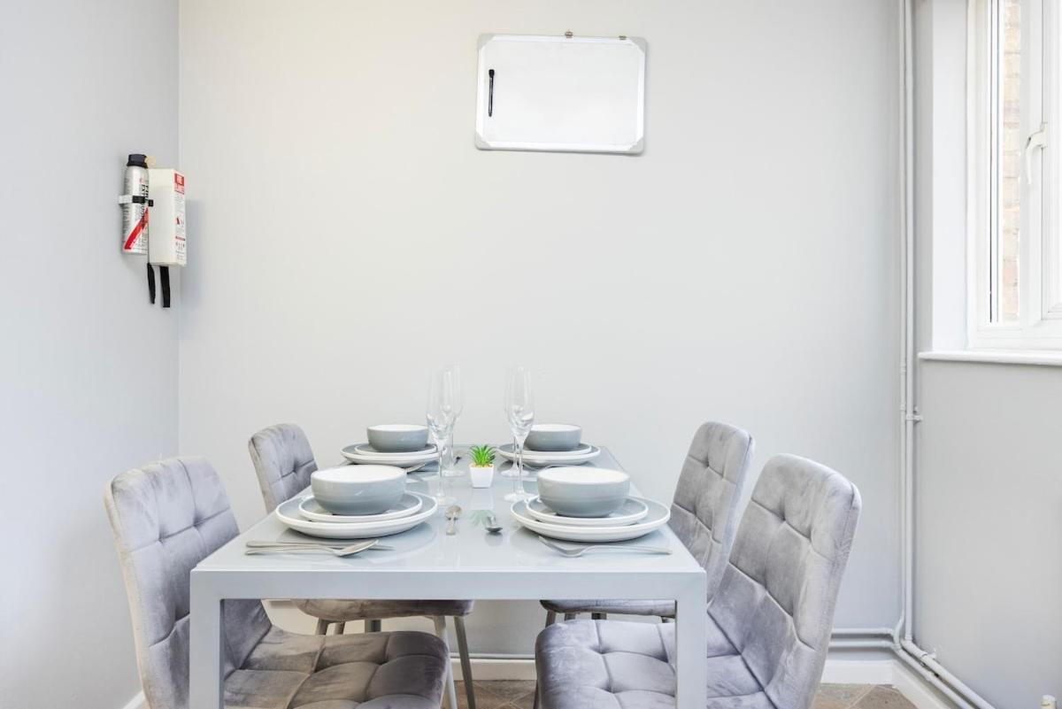 The Blue Hideaway - Spacious Battersea House With Private Garden Apartamento Londres