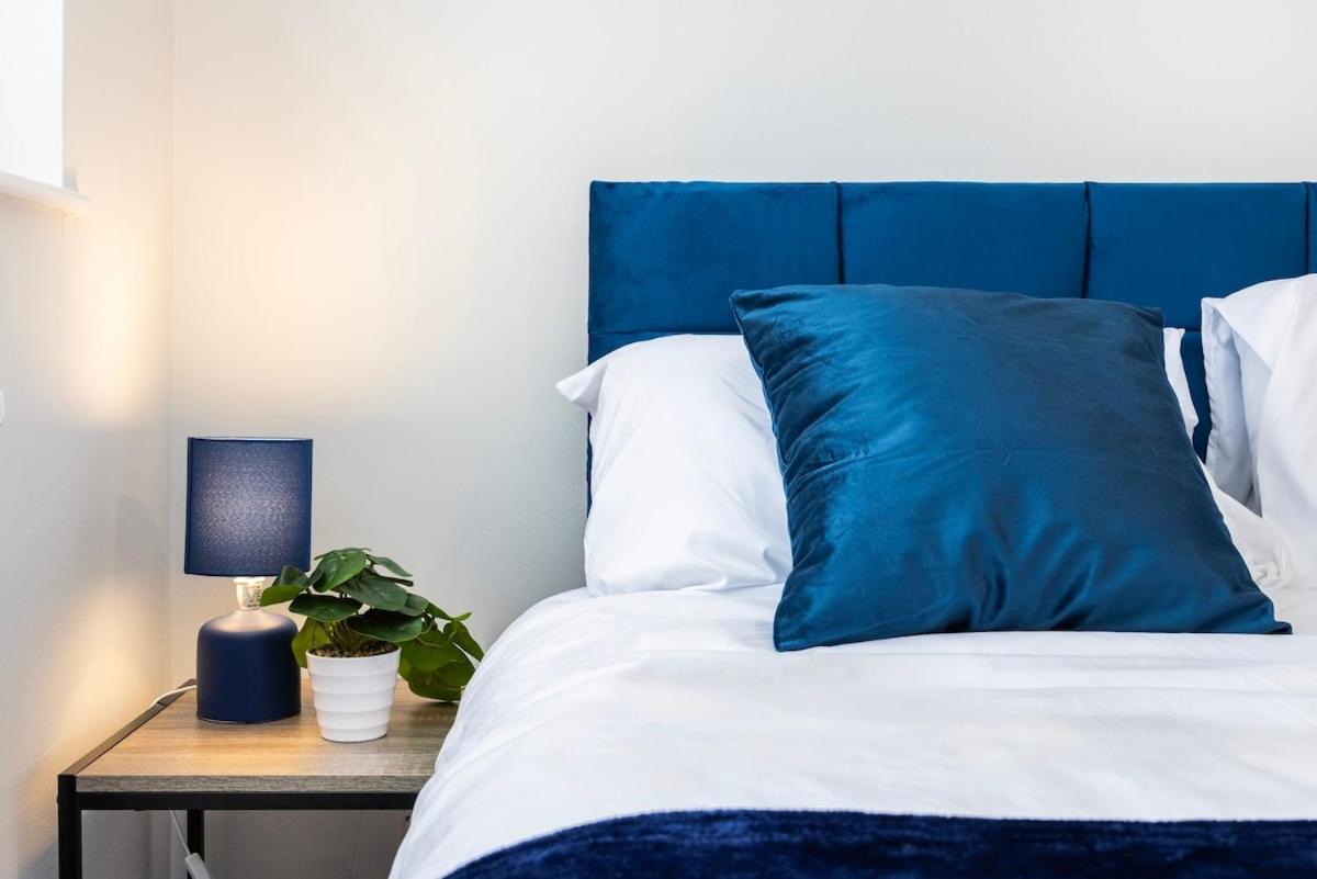 The Blue Hideaway - Spacious Battersea House With Private Garden Apartamento Londres