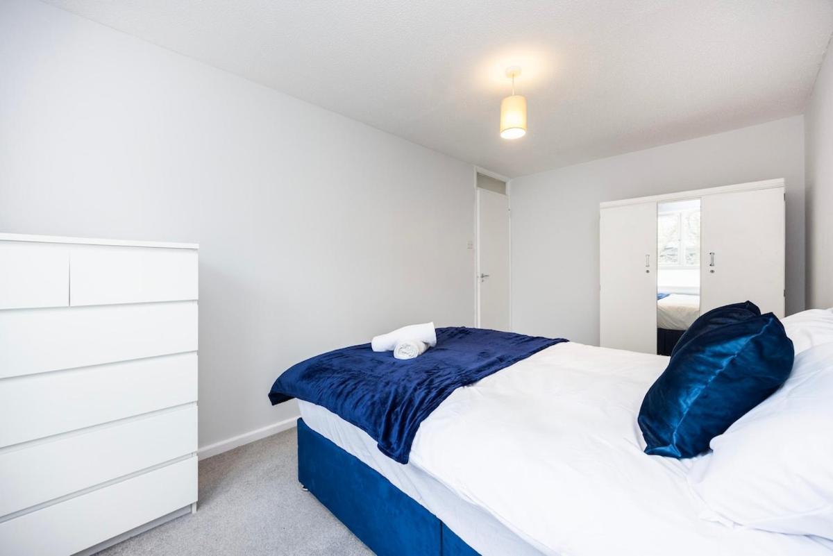 The Blue Hideaway - Spacious Battersea House With Private Garden Londres
