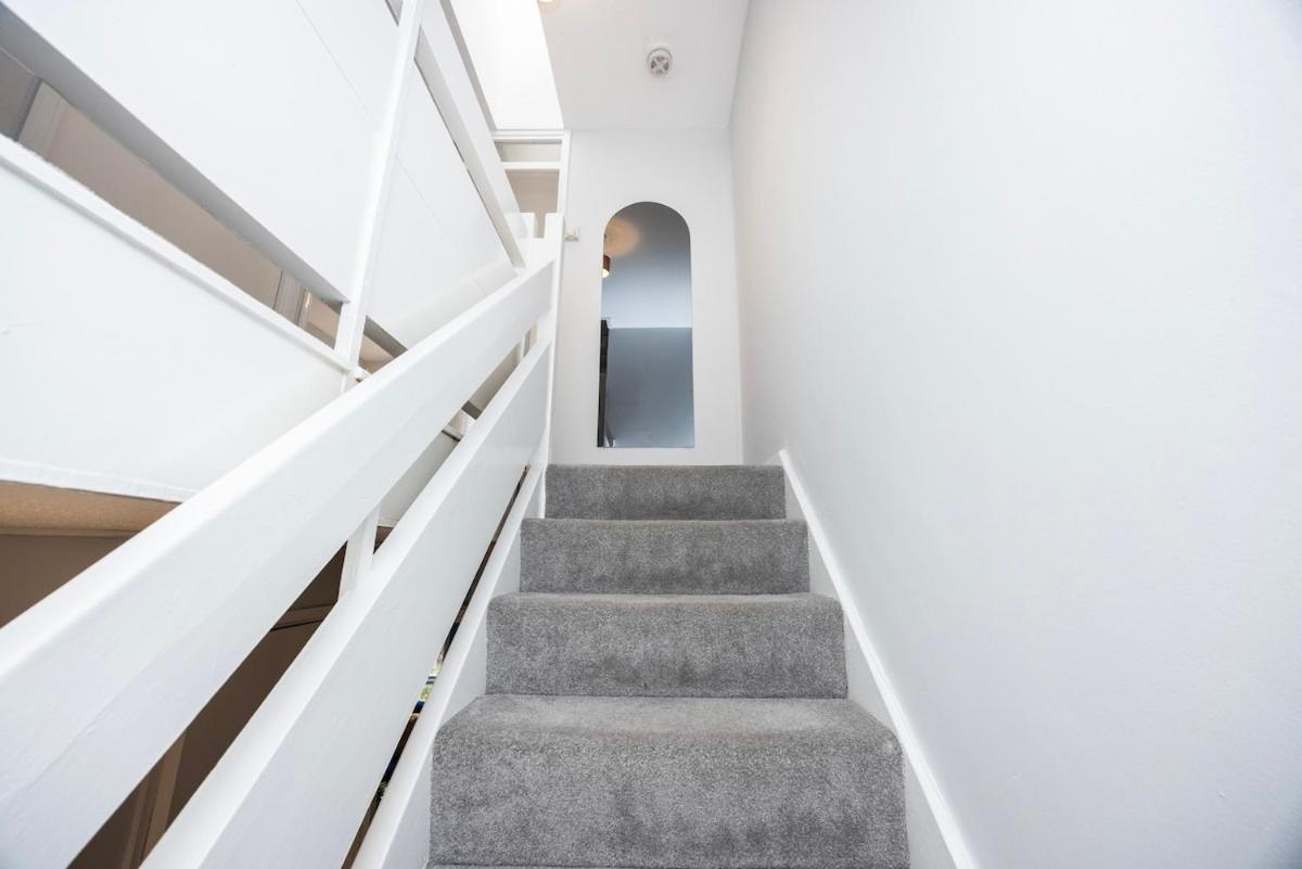 The Blue Hideaway - Spacious Battersea House With Private Garden * Londres