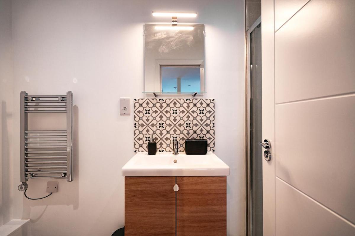 Modern & Cozy Near Fields Station London