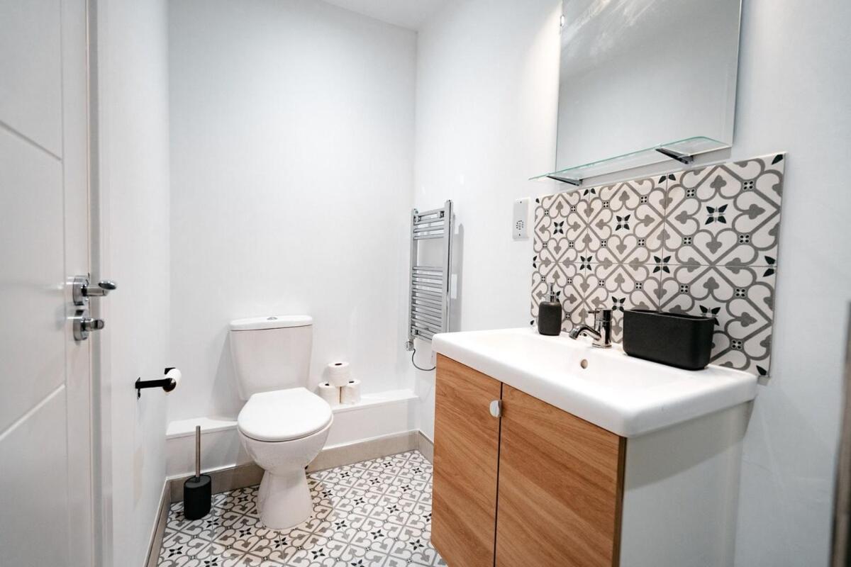 Modern & Cozy Near Fields Station * London