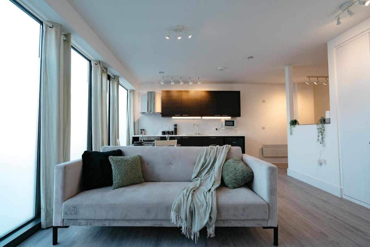 Modern & Cozy Near Fields Station Apartment London