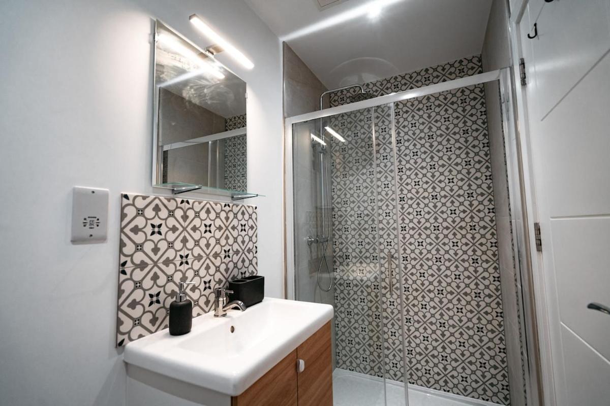 Modern & Cozy Near Fields Station Apartment *