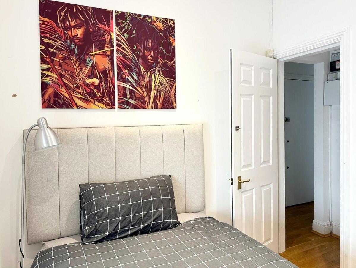 Serene Place In Centre * London
