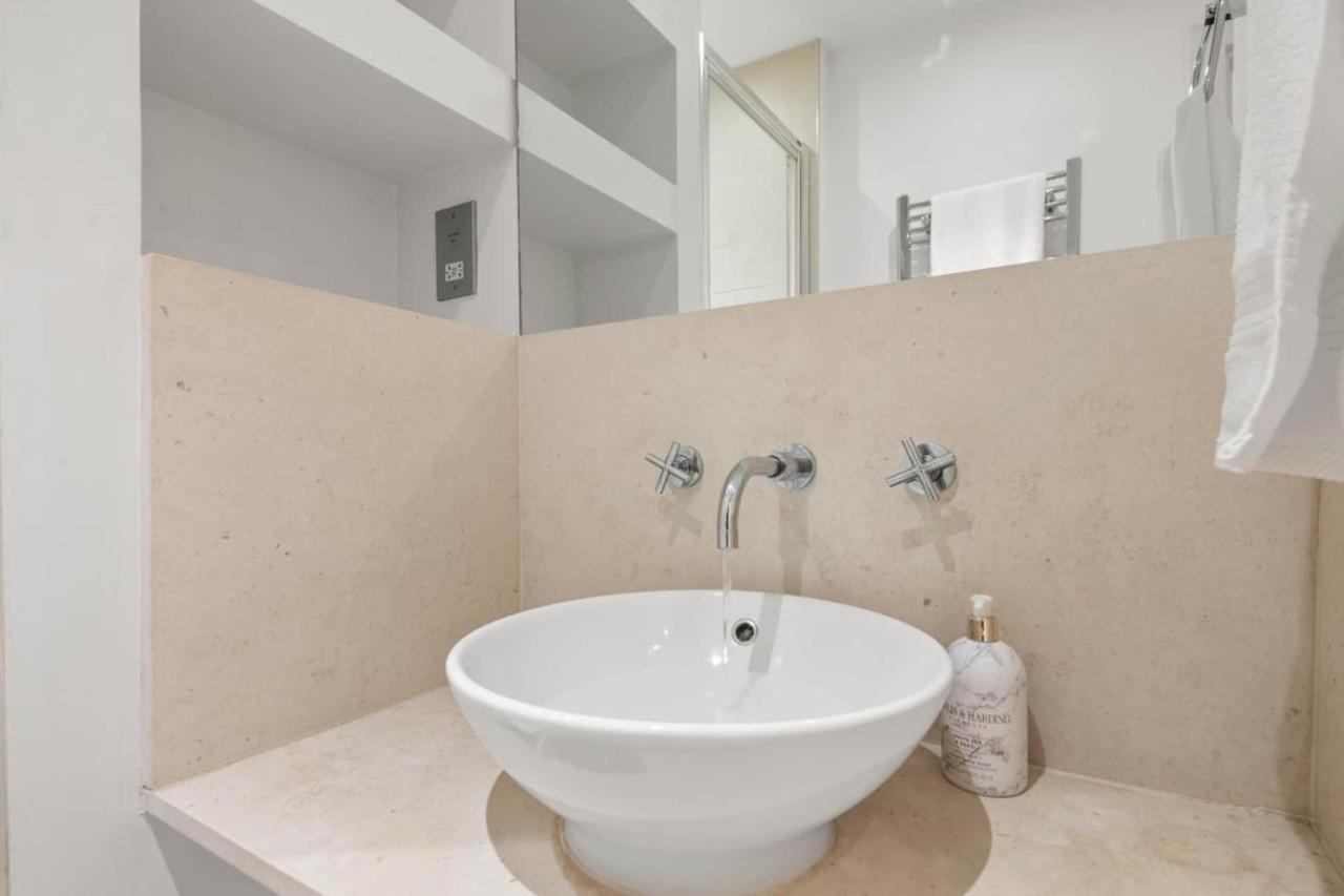 Londwell, Canary Wharf River Thames Balcony * London