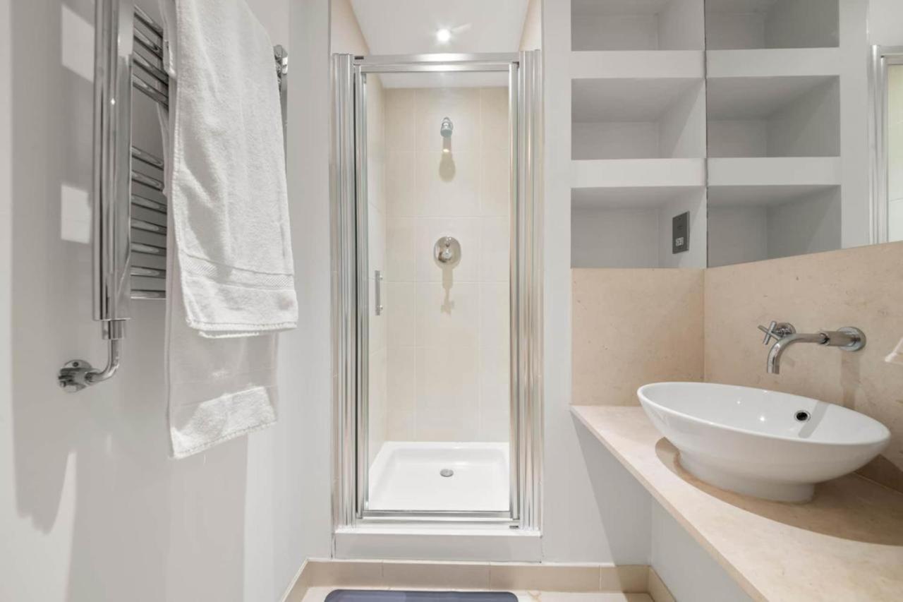Londwell, Canary Wharf River Thames Balcony Apartment London