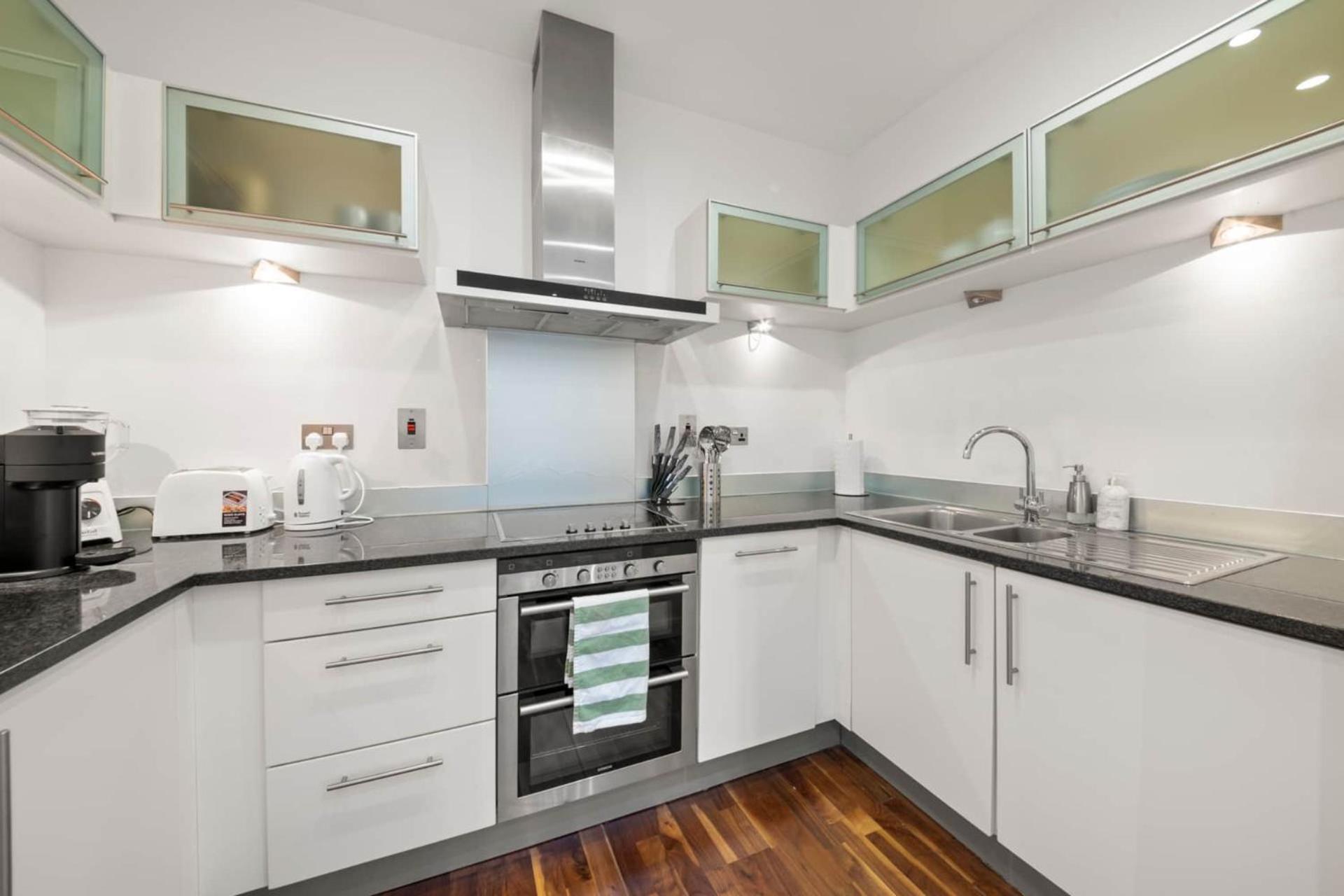 Londwell, Canary Wharf River Thames Balcony Apartment London