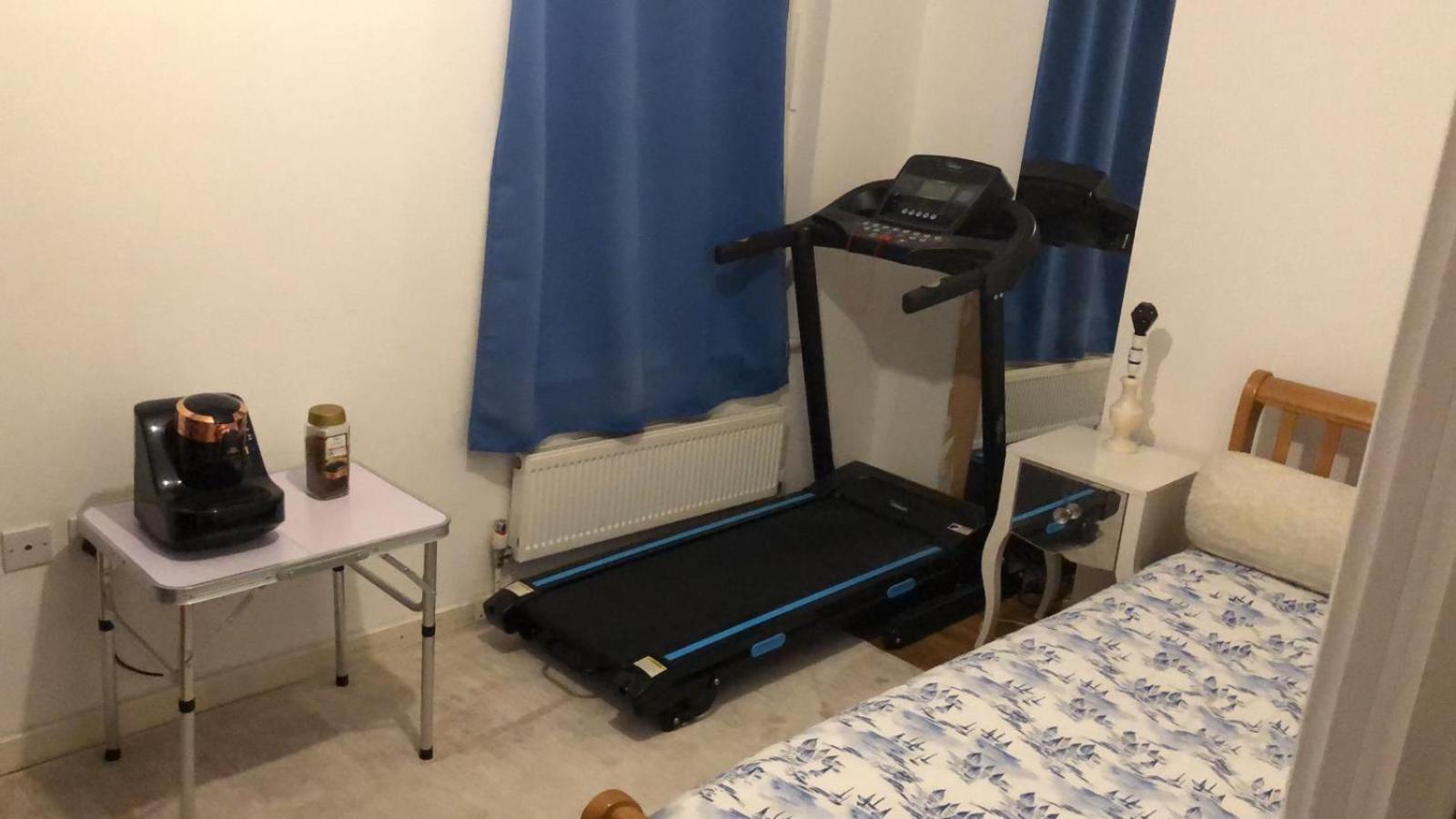 Prime Location - Cosy Room Dedicated Bathroom Homestay