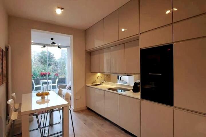 1 Bedroom Modern En-suite Nine Elms Apartment
