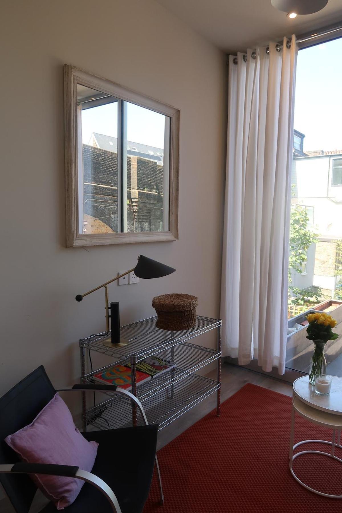 1 Bedroom Modern En-suite Nine Elms *