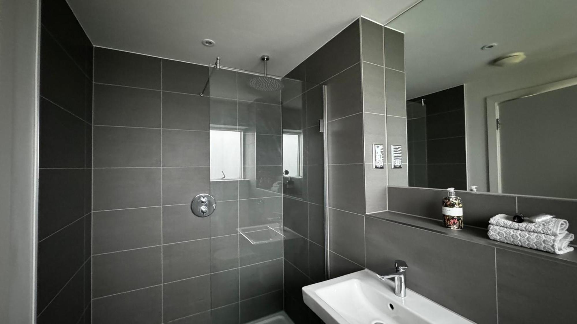 Homestay Luxurious N-suite With Garden Views London