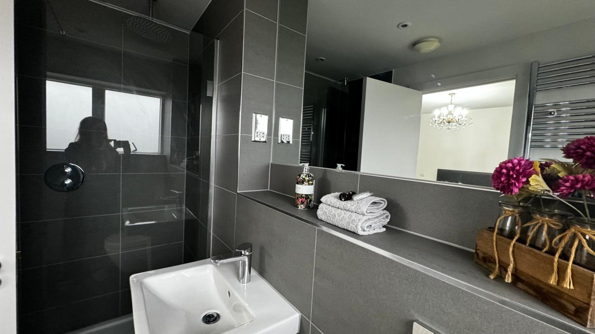 Luxurious N-suite With Garden Views