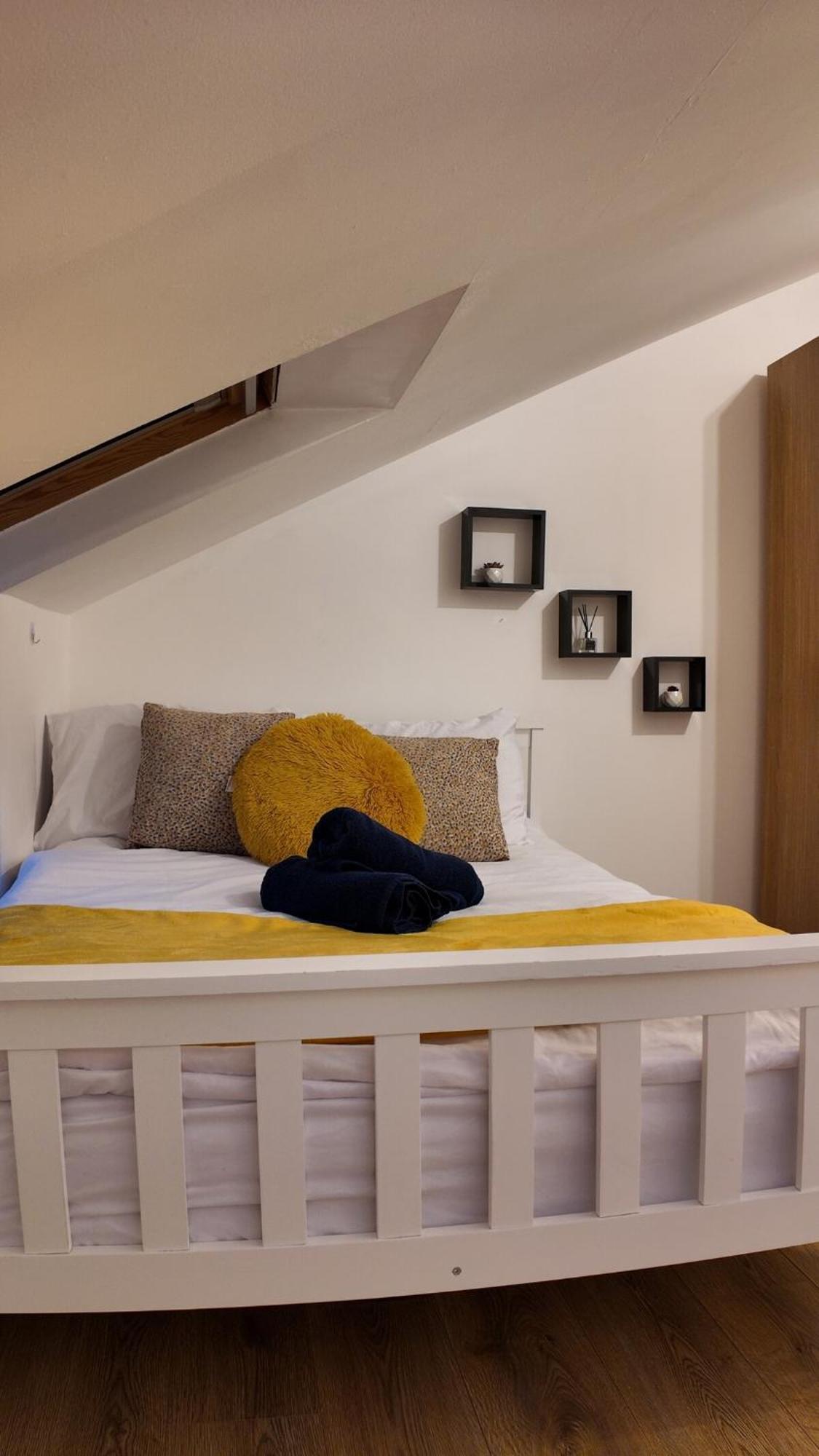 Luxury 4 Bedroom With Patio - 10 Min From Westfield Hr3 * London