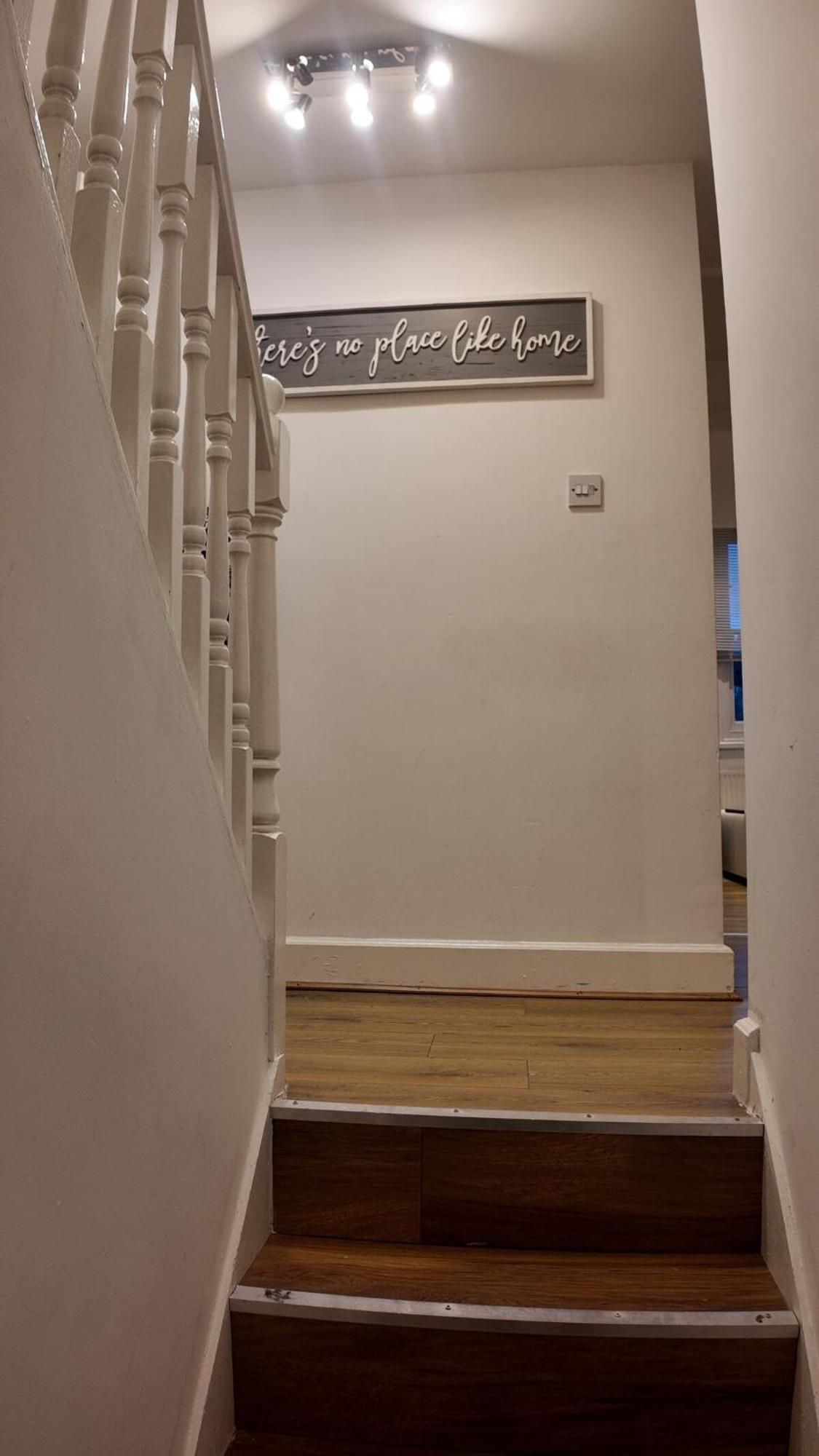 Luxury 4 Bedroom With Patio - 10 Min From Westfield Hr3 Apartment