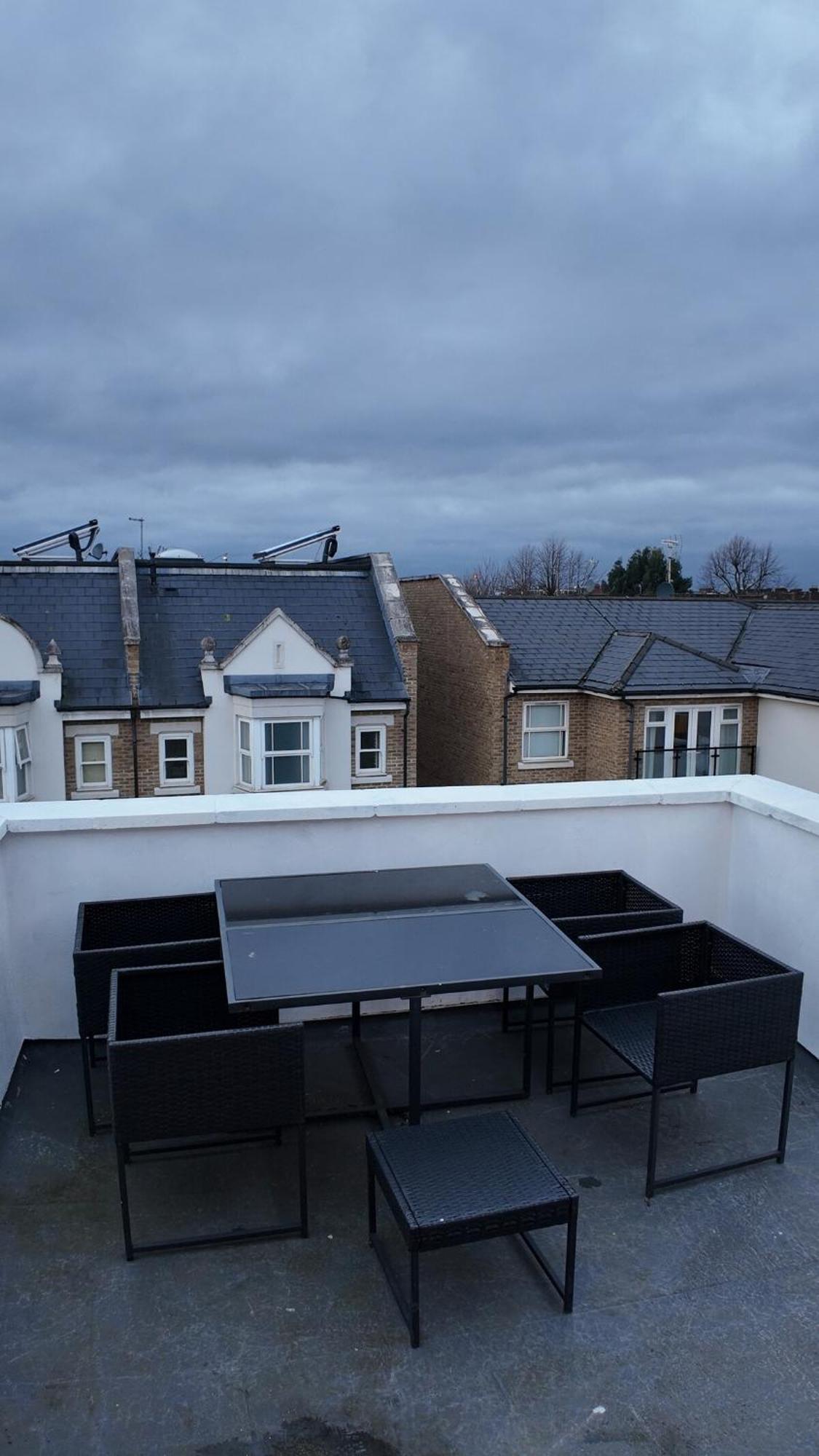 Luxury 4 Bedroom With Patio - 10 Min From Westfield Hr3