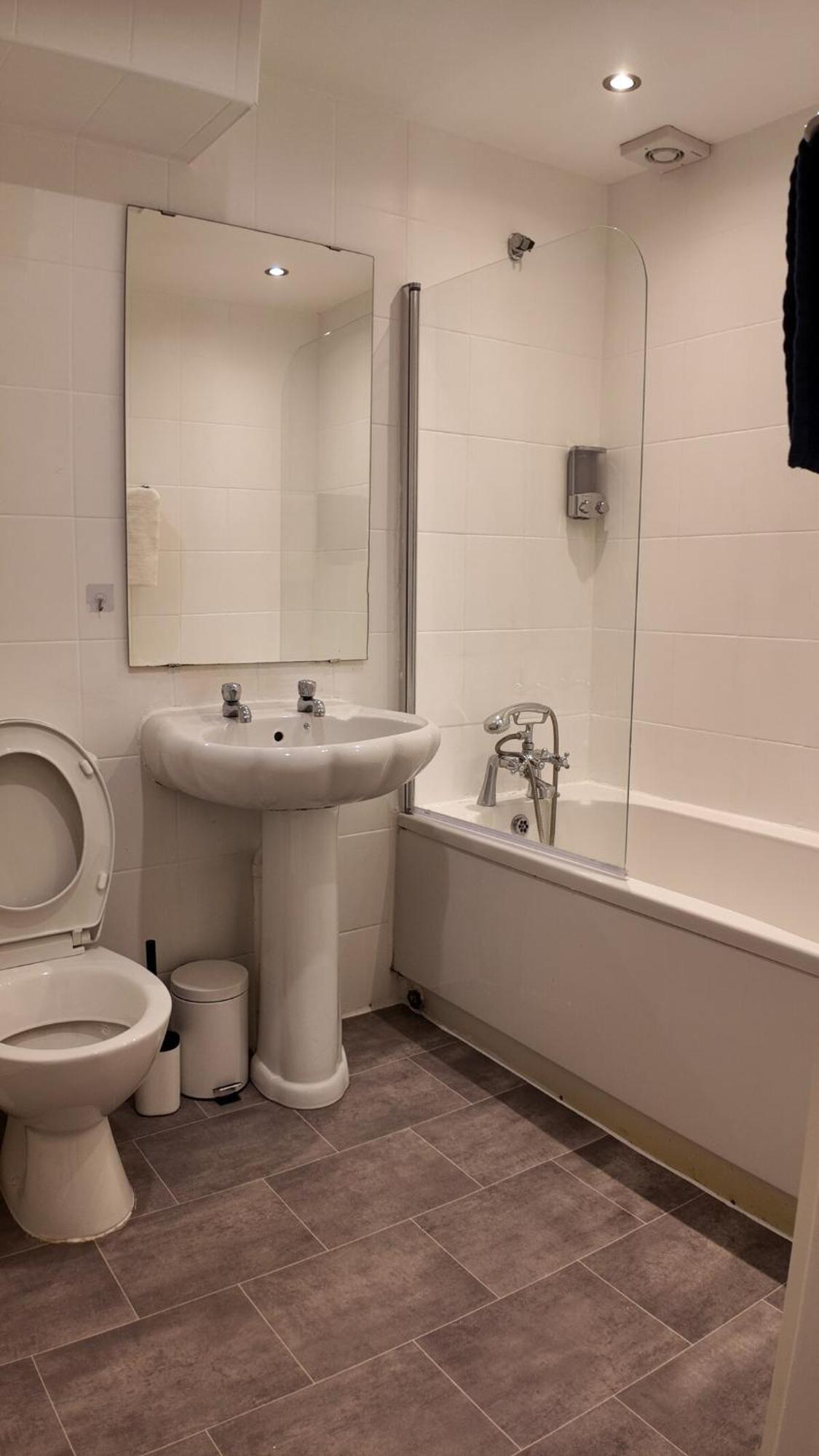 Luxury 4 Bedroom With Patio - 10 Min From Westfield Hr3 Apartment