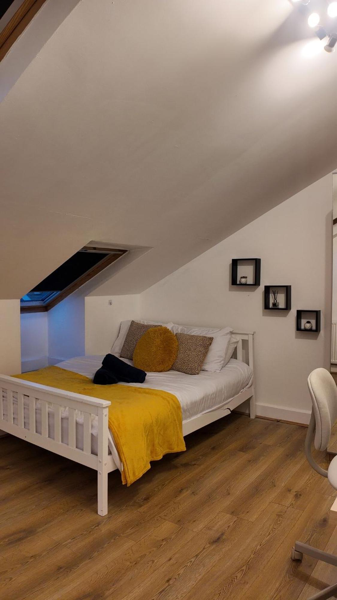 Luxury 4 Bedroom With Patio - 10 Min From Westfield Hr3 London