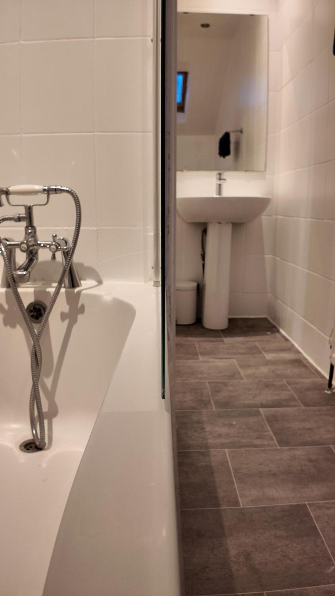 Luxury 4 Bedroom With Patio - 10 Min From Westfield Hr3 Apartment *