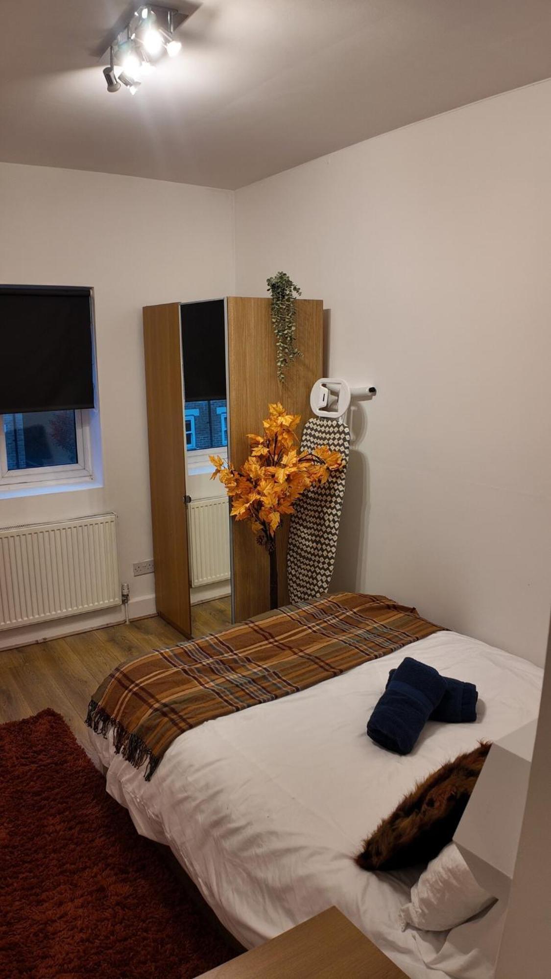 Luxury 4 Bedroom With Patio - 10 Min From Westfield Hr3 Apartment London