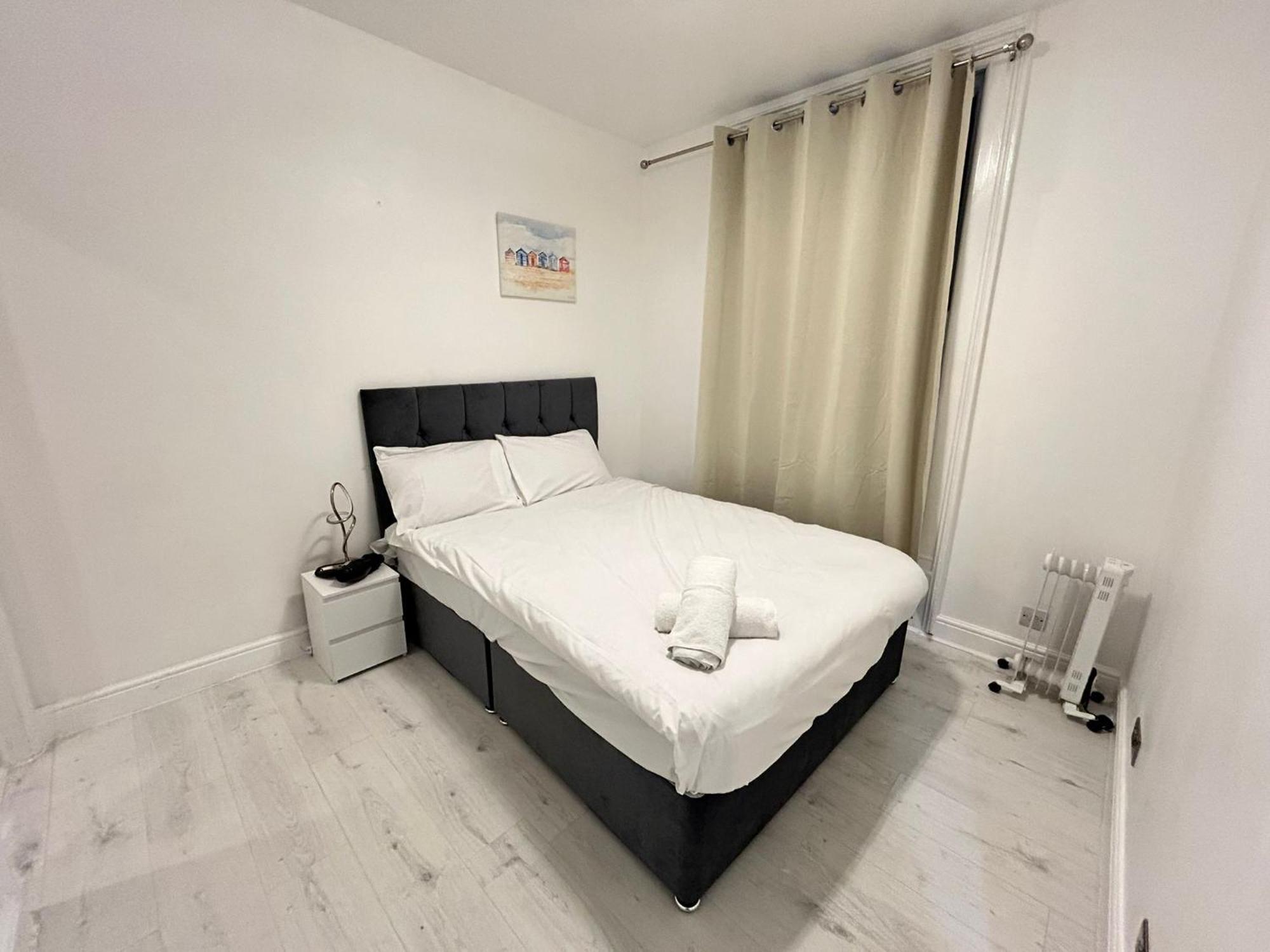 One Bedroom Flat Victoria London