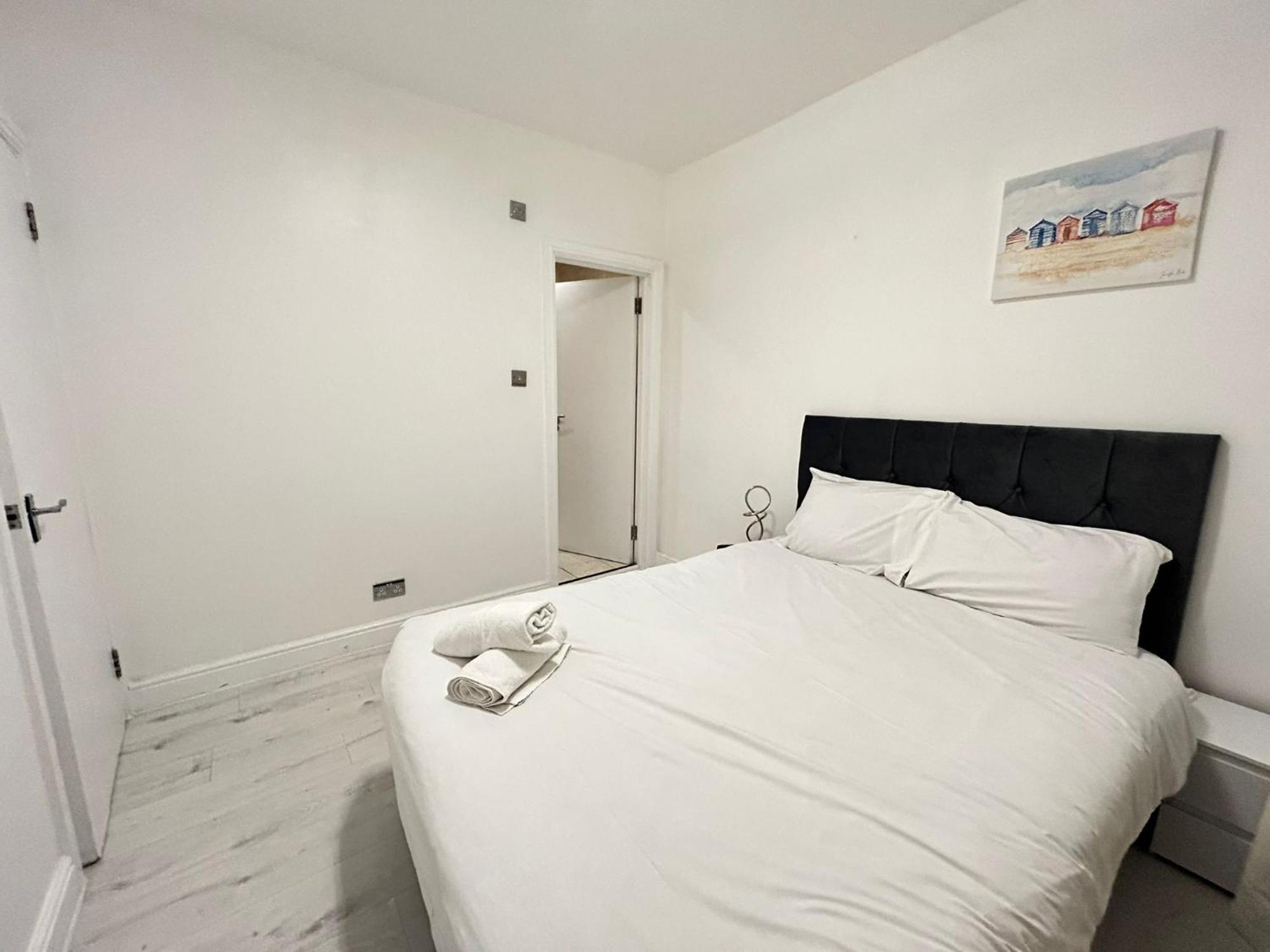 One Bedroom Flat Victoria *