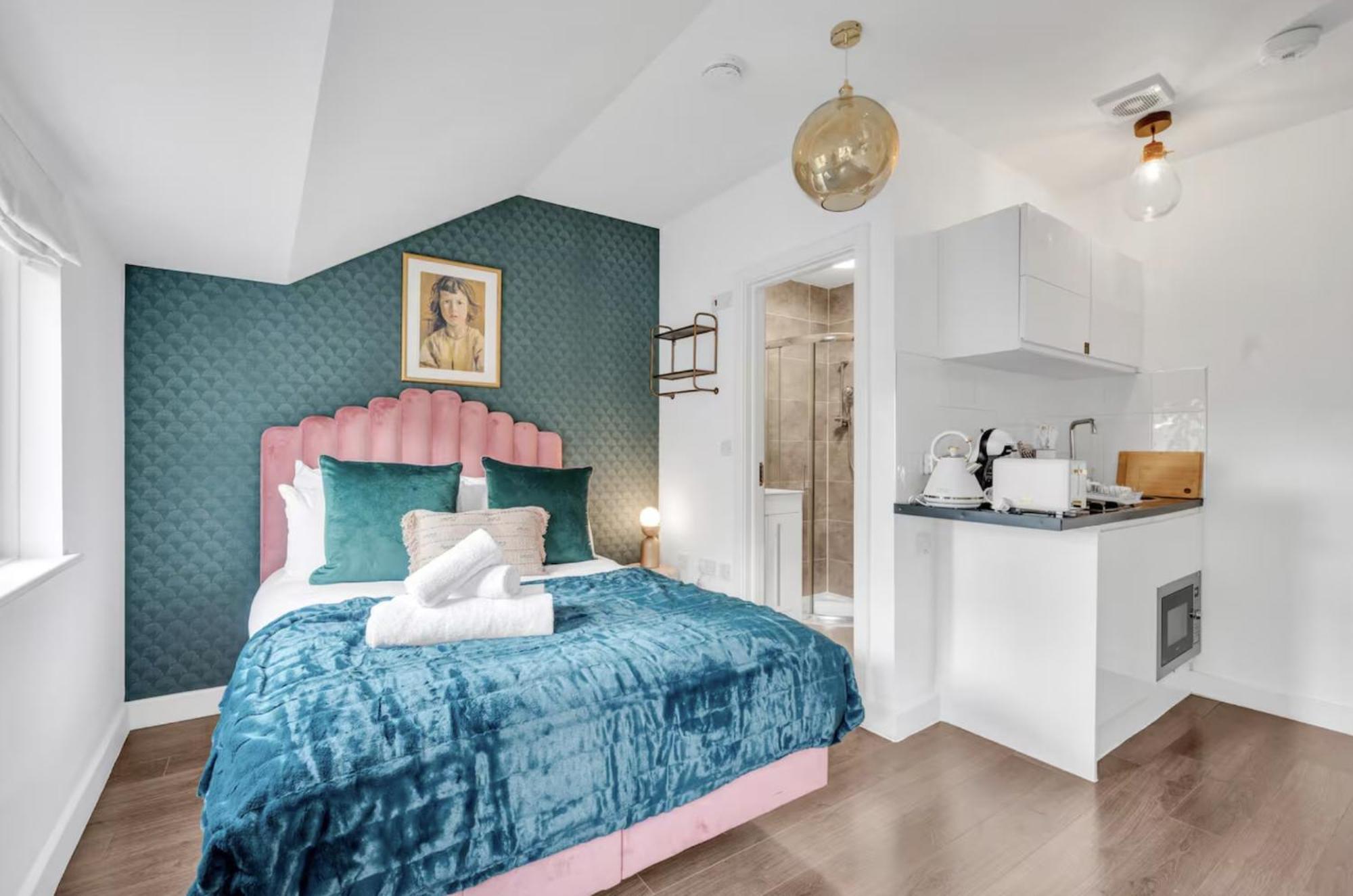 Urban Elegance Luxury Living With Kitchenette *