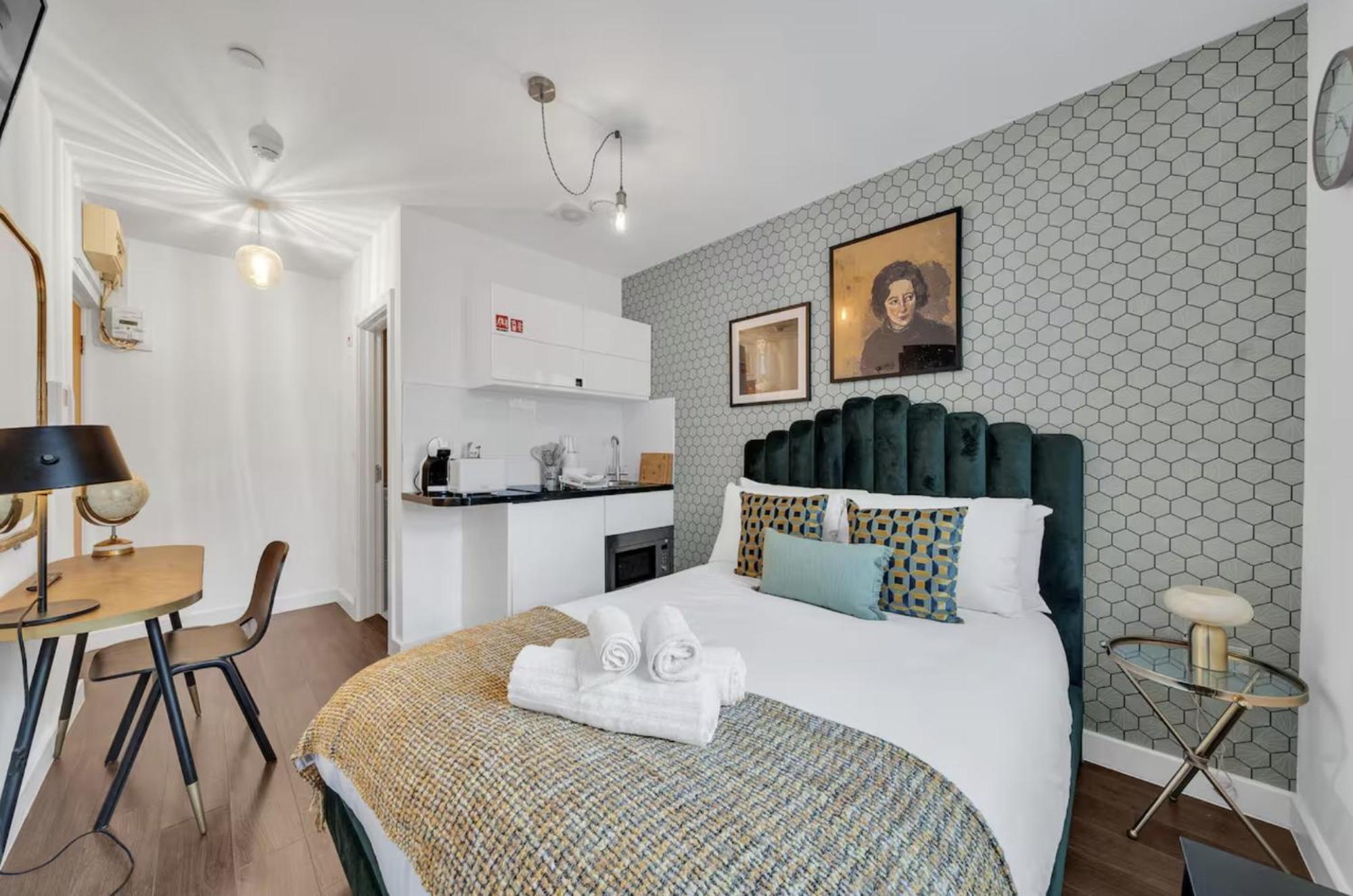 Urban Elegance Luxury Living With Kitchenette