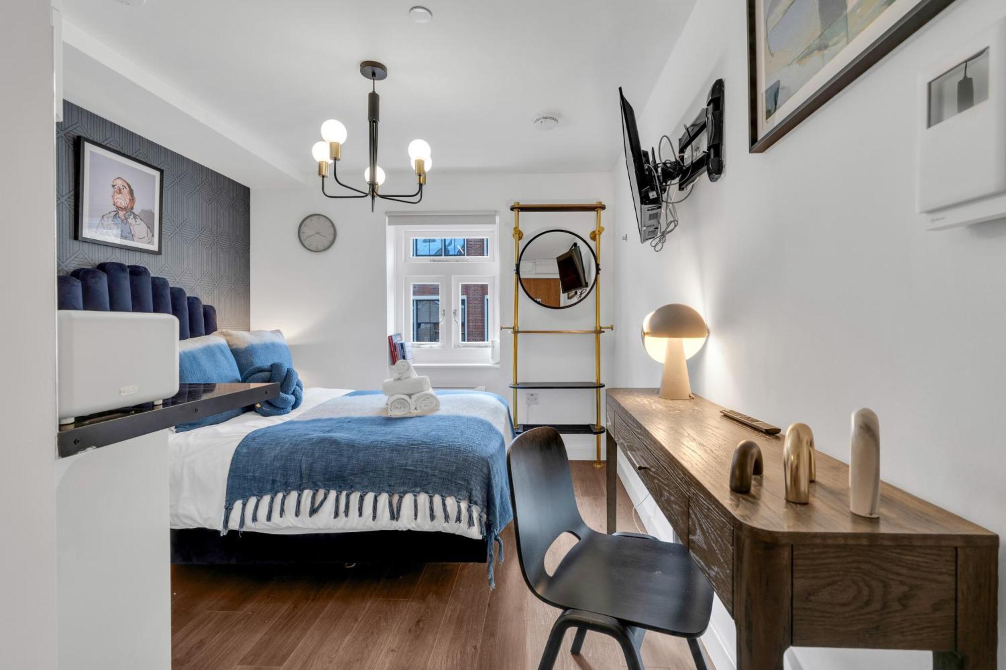 Urban Elegance Luxury Living With Kitchenette Apartment