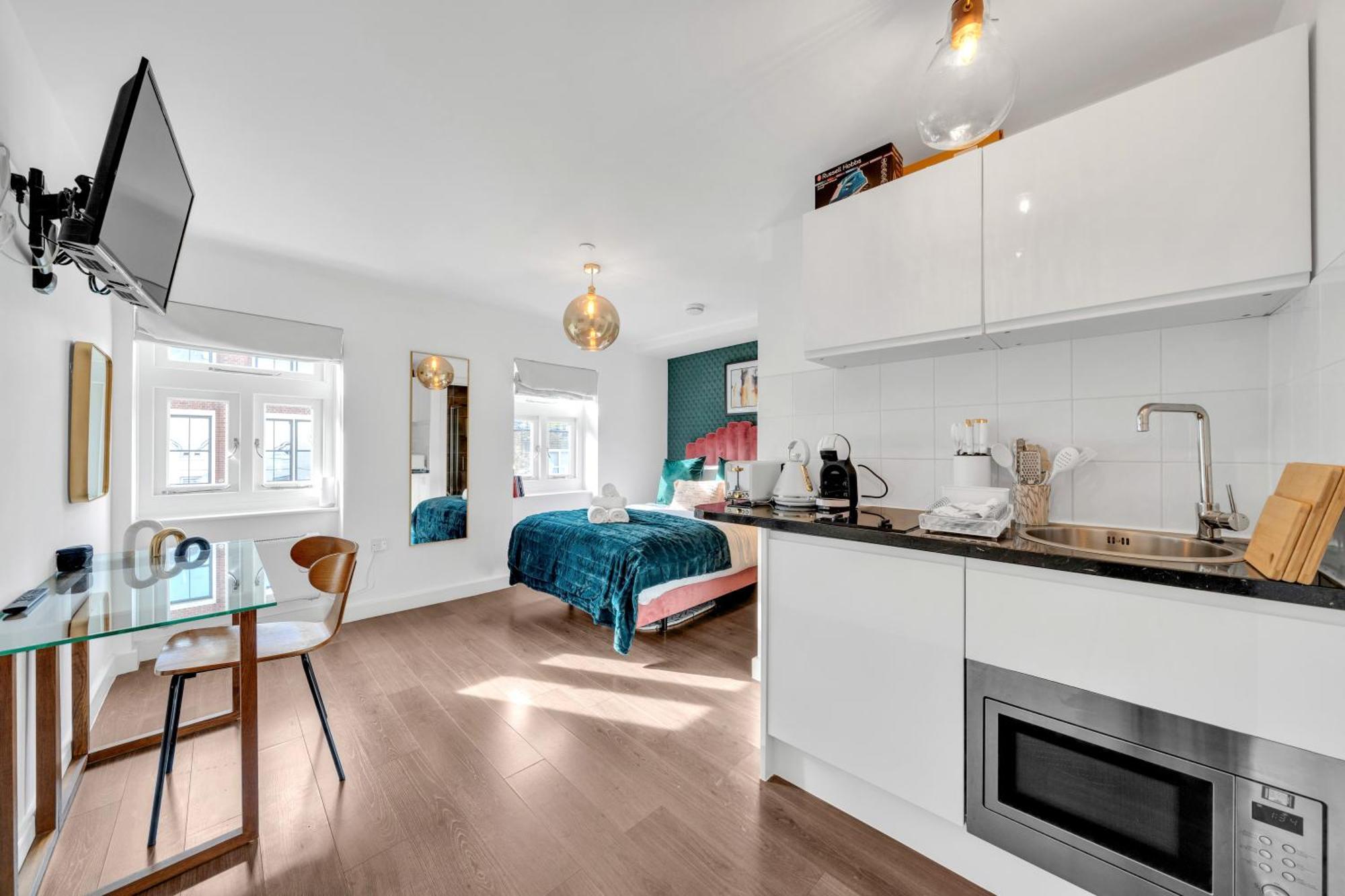 Apartment Urban Elegance Luxury Living With Kitchenette *