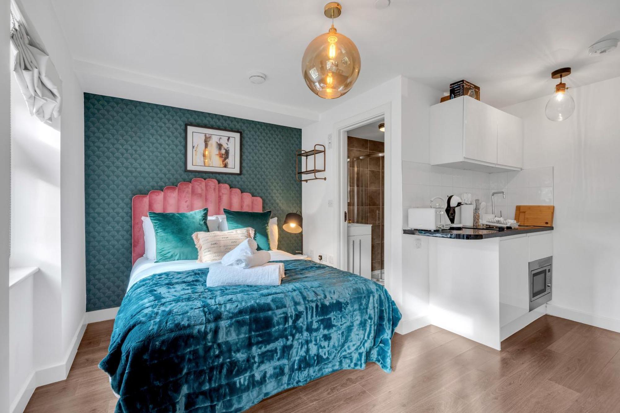 Apartment Urban Elegance Luxury Living With Kitchenette London