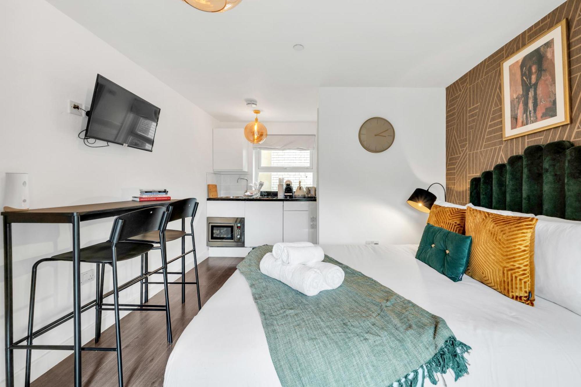Apartment Urban Elegance Luxury Living With Kitchenette *