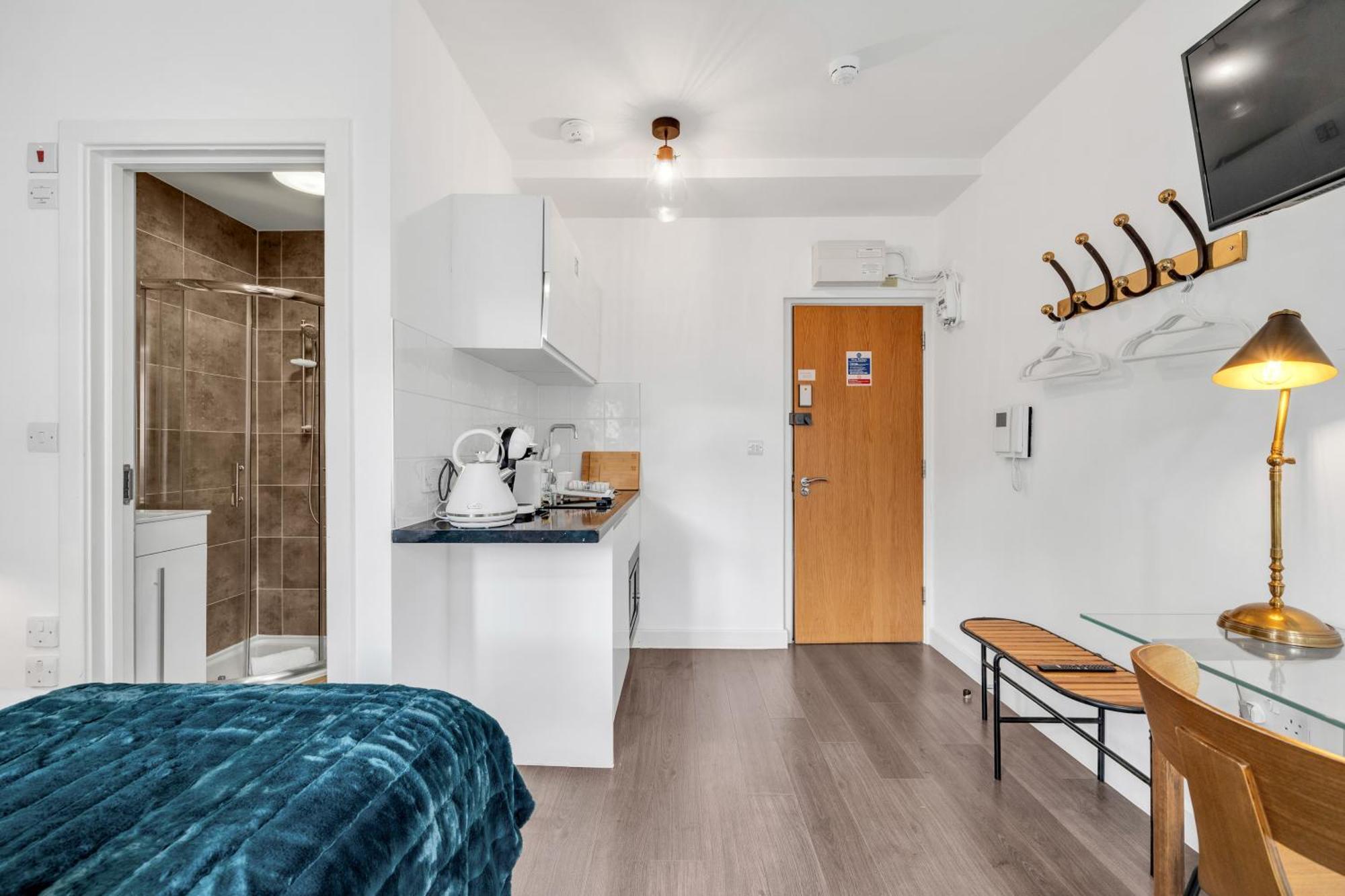 Apartment Urban Elegance Luxury Living With Kitchenette London