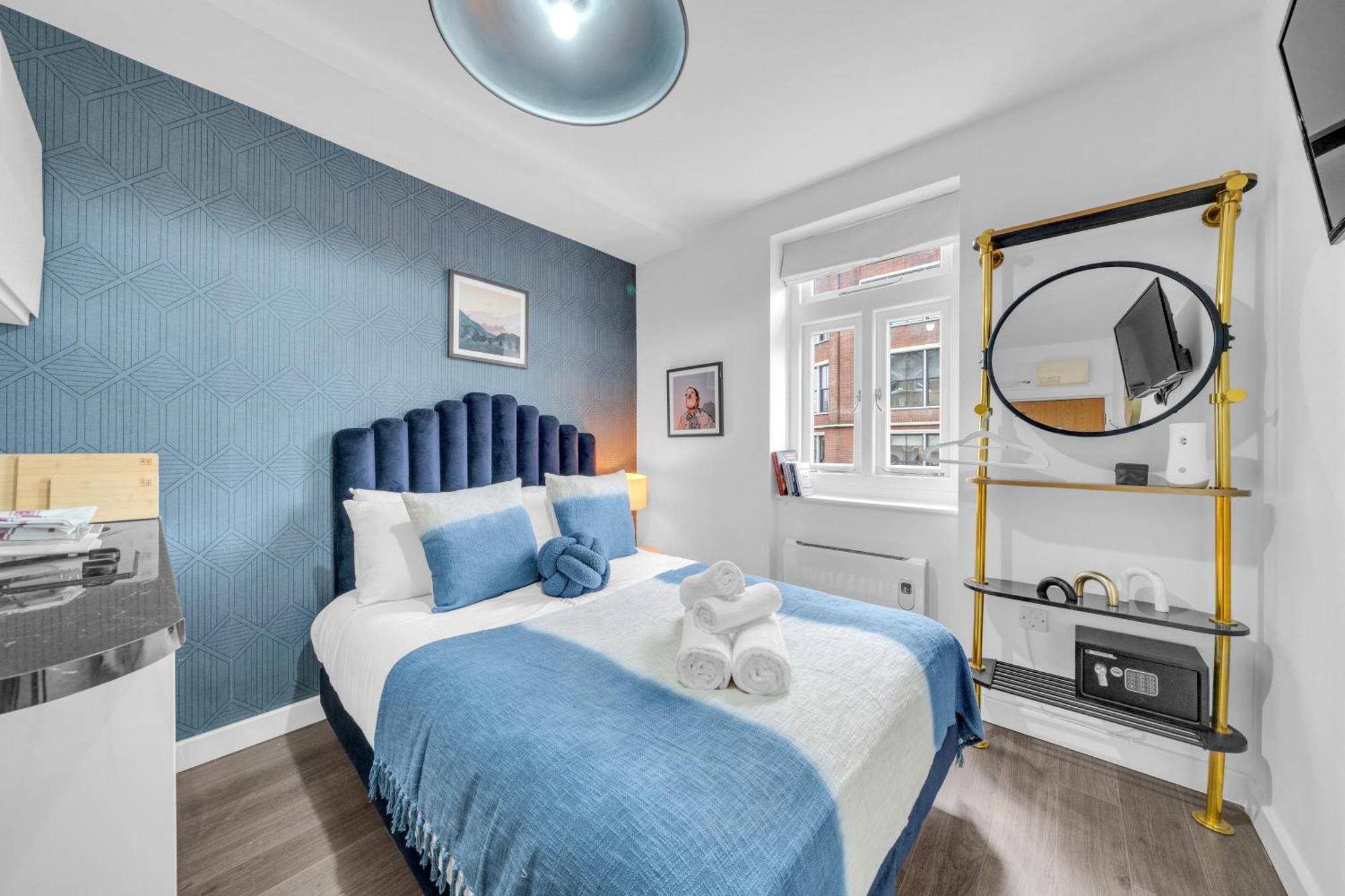 Urban Elegance Luxury Living With Kitchenette