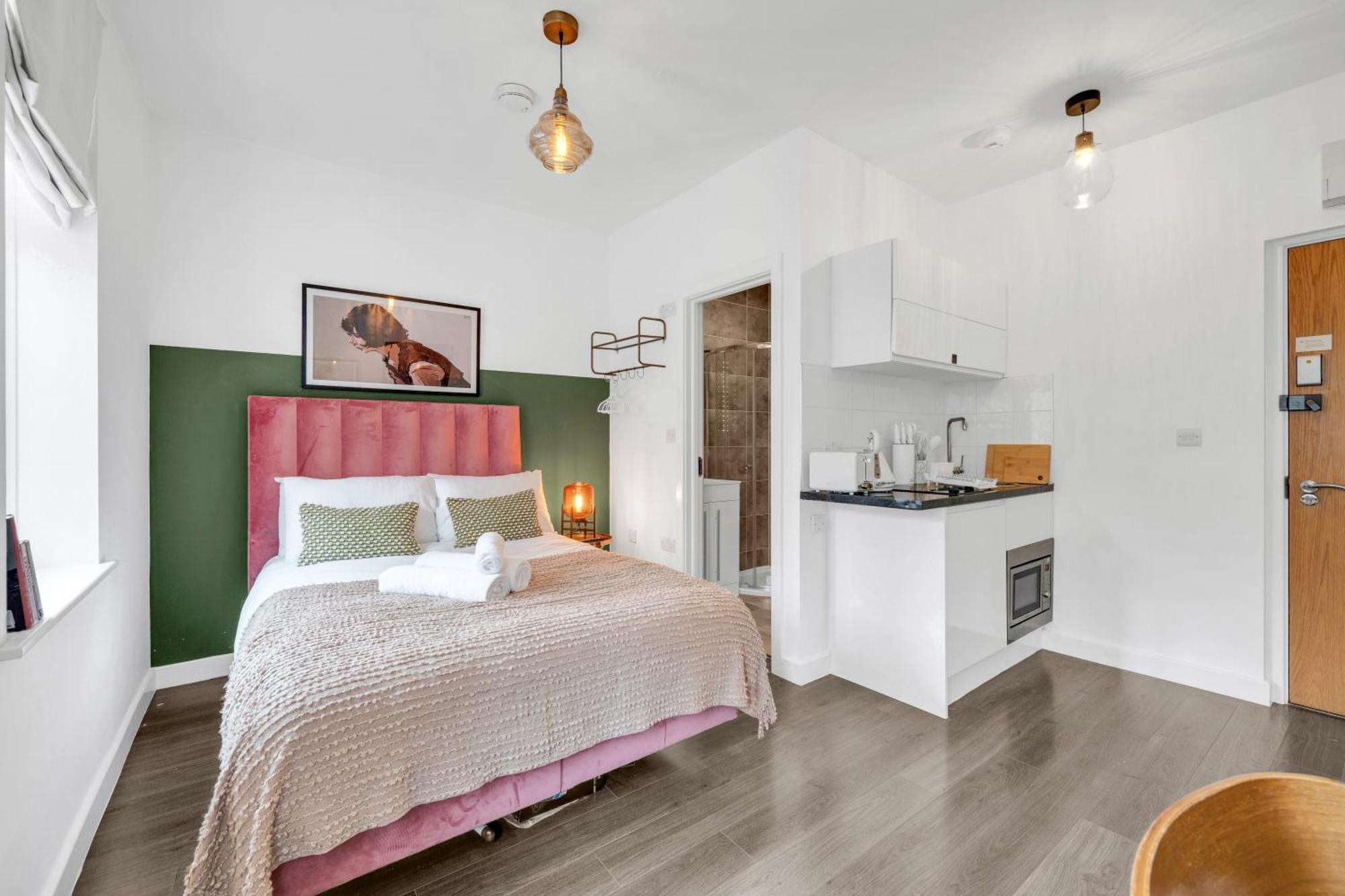 Apartment Urban Elegance Luxury Living With Kitchenette