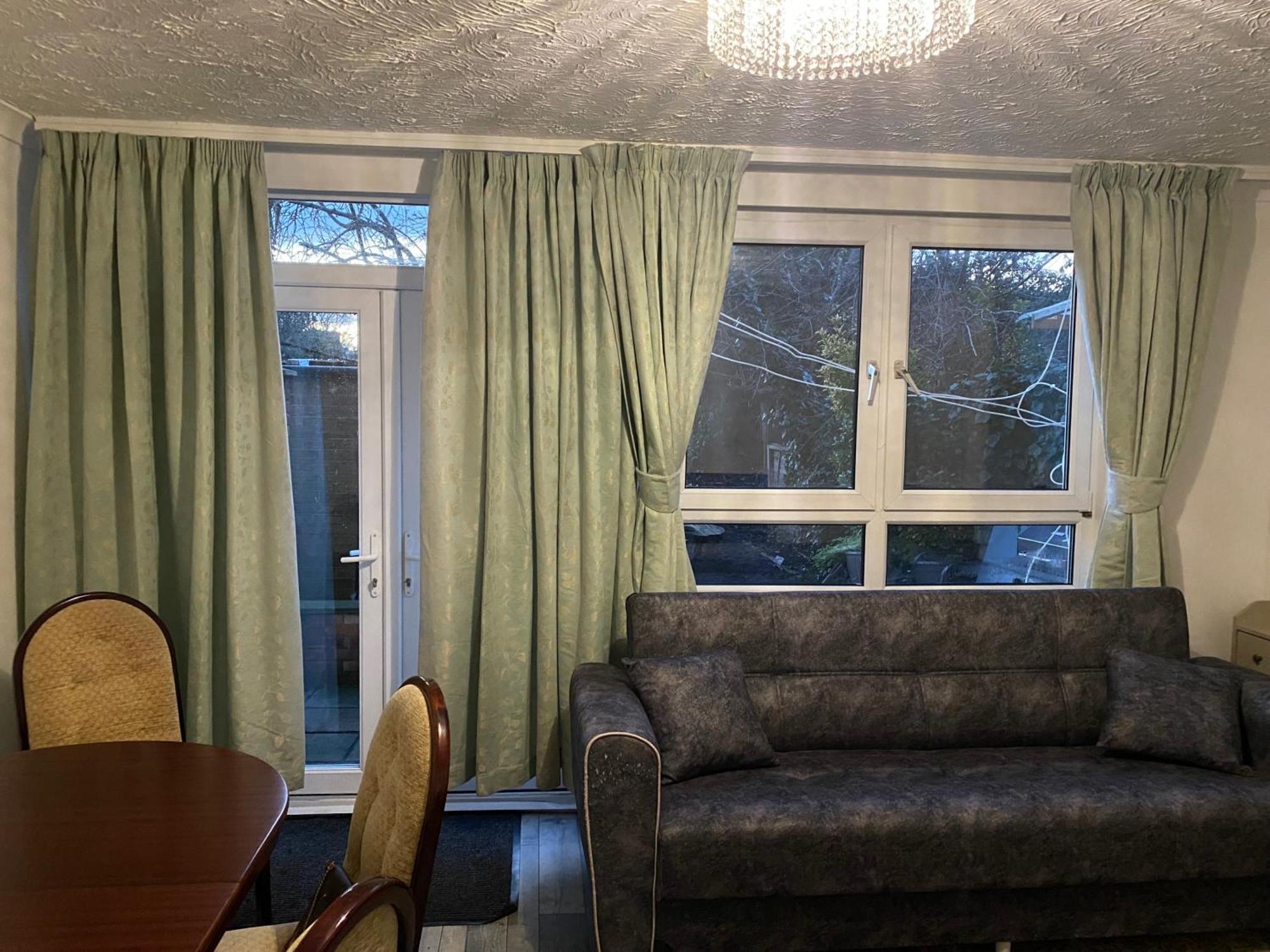 Charm - 3 Bedroom House Near Canary Wharf Сasa de vacaciones Londres
