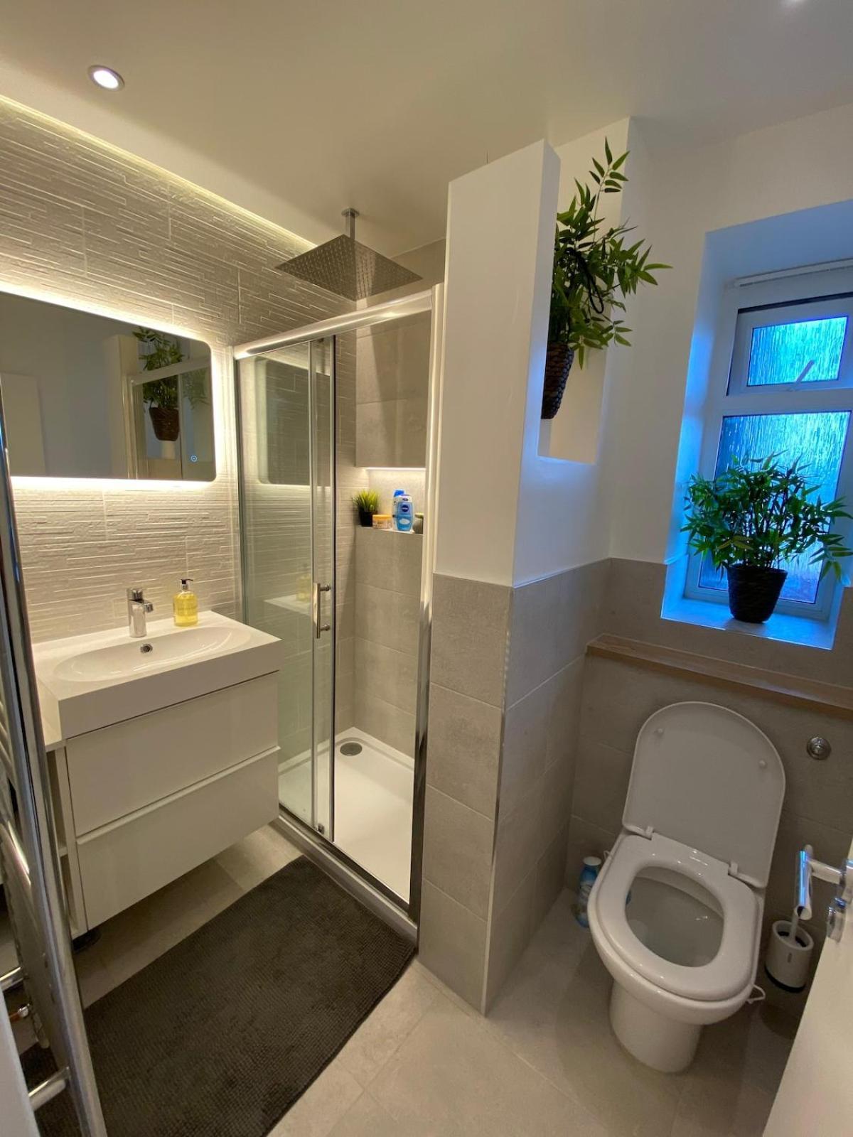 Appartement Newly Renovated - 70m2 Modern & Cosy - Balcony