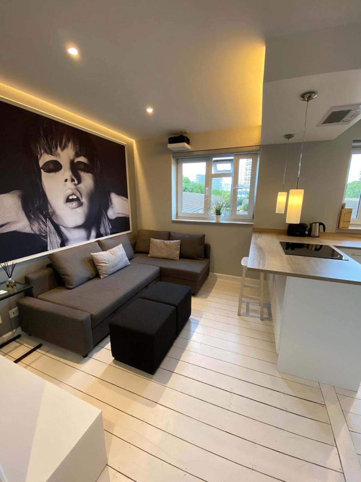 Newly Renovated - 70m2 Modern & Cosy - Balcony Appartement *