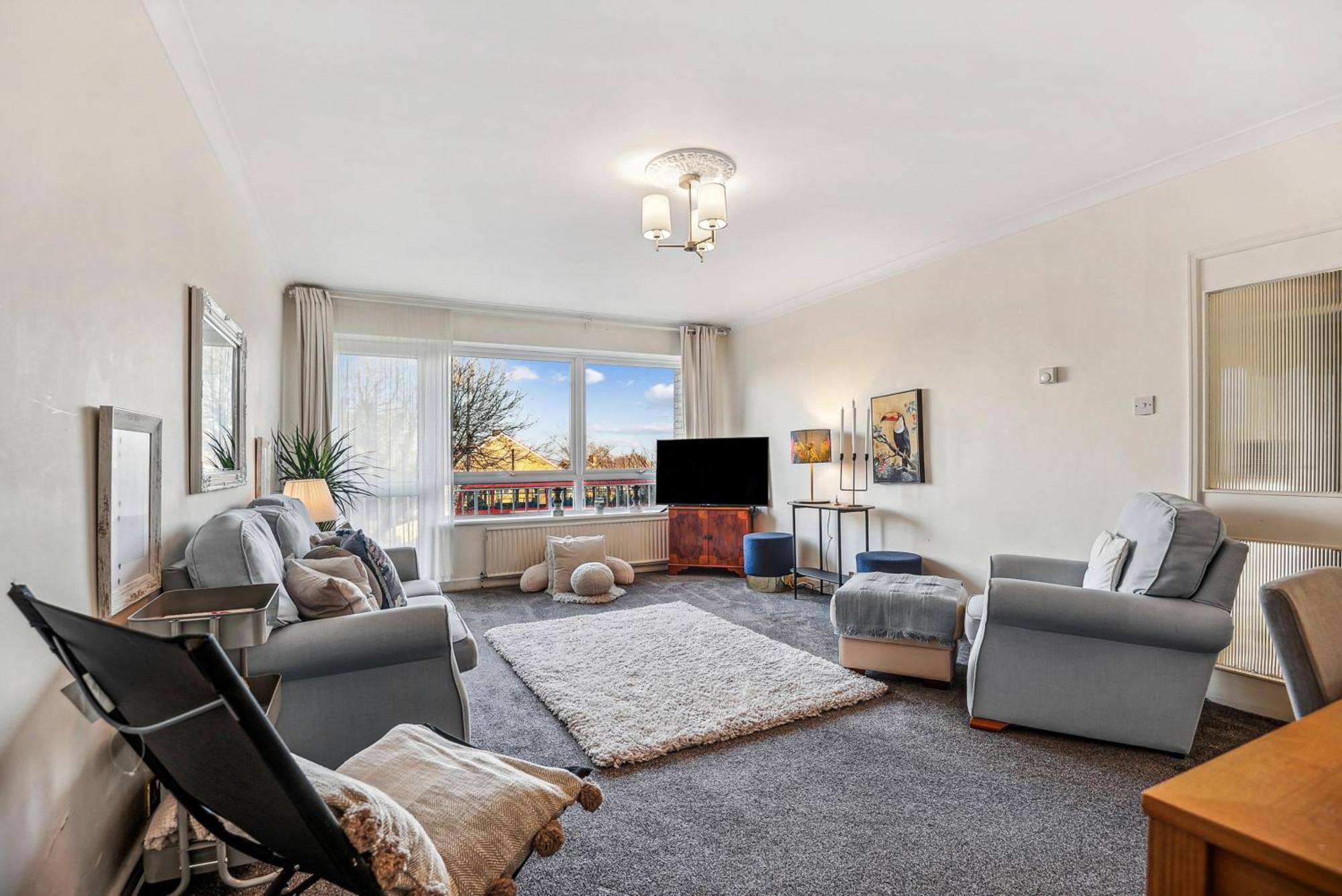 Spacious2br-balcony-parking-25mincentrallondon Apartment *
