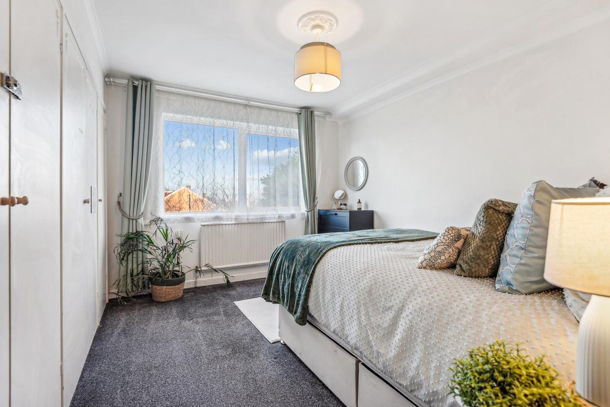 Spacious2br-balcony-parking-25mincentrallondon *